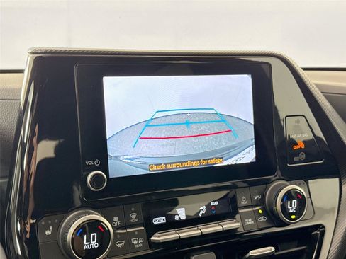 Used 2023 Toyota Highlander XSE FWD image 24