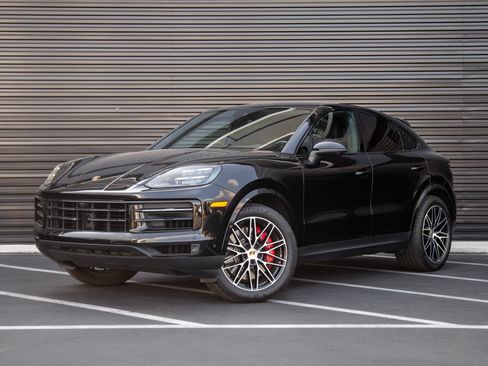 Certified 2024 Porsche Cayenne S AWD/4WD image 1