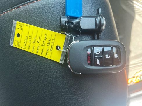 Used 2025 Honda Pilot TrailSport image 35