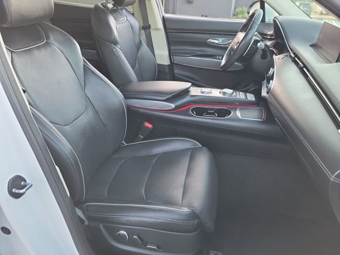 Certified 2022 Genesis GV70 2.5T w/ Advanced Package image 20