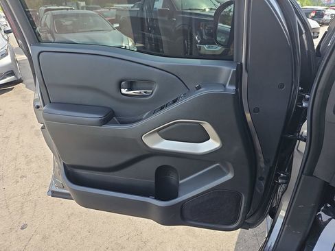 Used 2025 Nissan Frontier SV RWD image 30