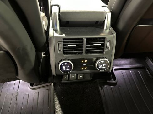 Used 2024 Land Rover Discovery Dynamic SE image 16