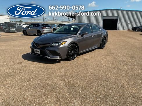 Used 2024 Toyota Camry XSE FWD image 1