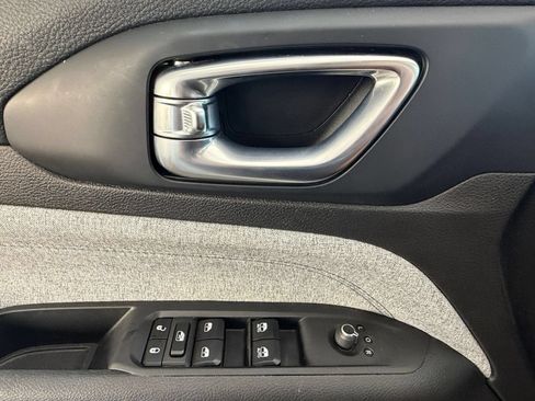 Used 2025 Jeep Compass Latitude AWD/4WD image 18