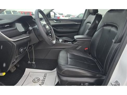 Used 2023 Jeep Grand Cherokee L Limited w/ Black Appearance Package image 5