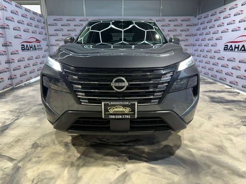 Used 2024 Nissan Rogue SV image 3