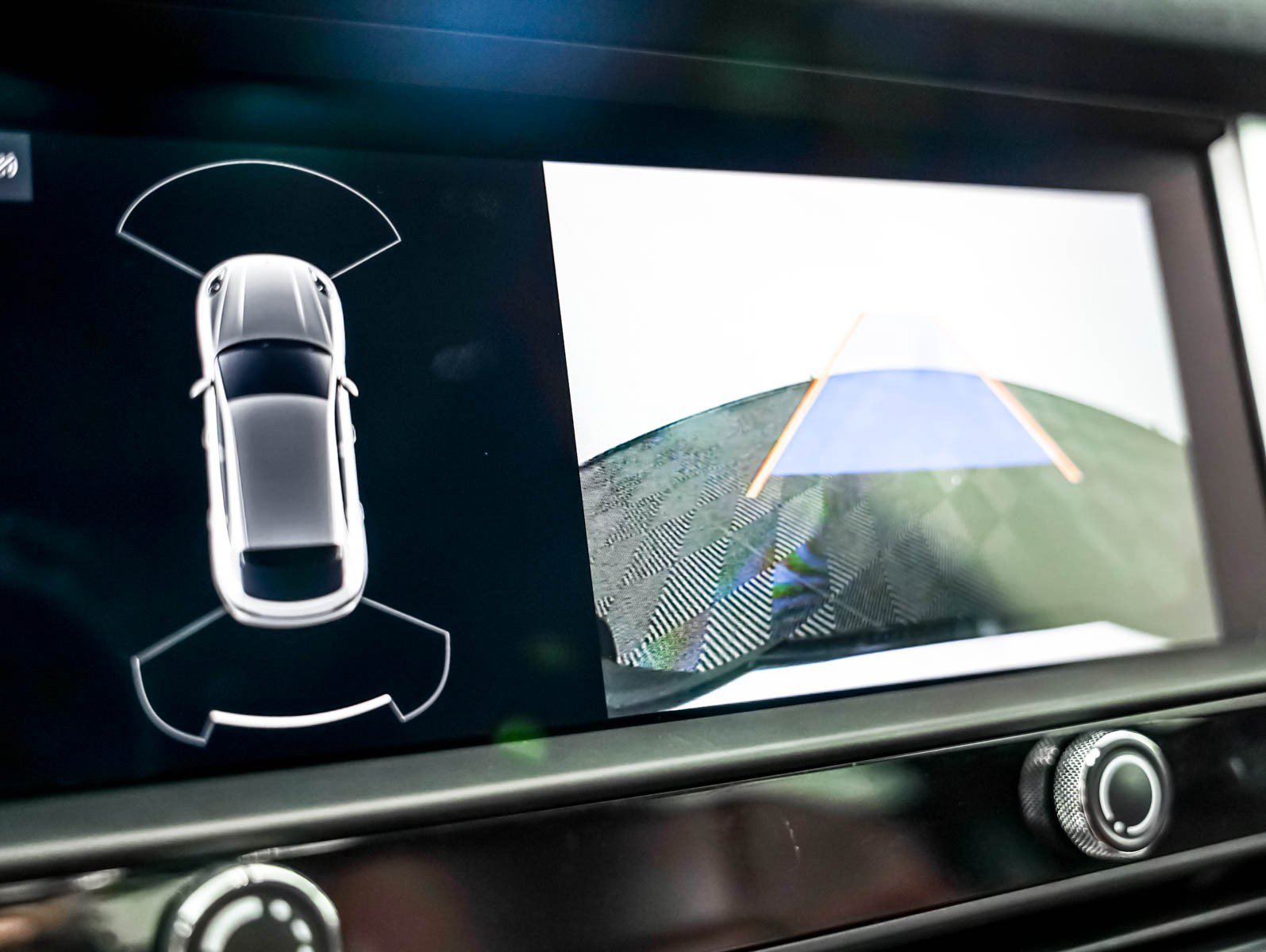 Certified 2023 Porsche Macan S AWD/4WD image 24