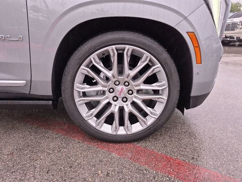 Used 2026 GMC Yukon Denali w/ Denali Reserve Package image 15