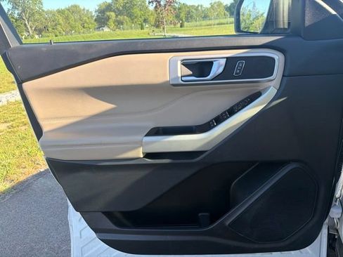Used 2021 Ford Explorer XLT w/ Equipment Group 202A AWD/4WD image 25