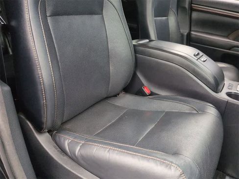 Used 2016 Toyota Highlander Limited Platinum image 24