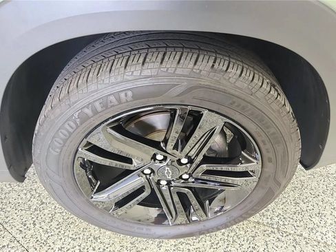 Used 2025 Chevrolet Trax ACTIV w/ Sunroof Package FWD image 13