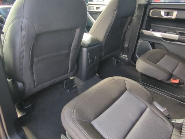 Used 2023 Ford Explorer XLT AWD/4WD image 18