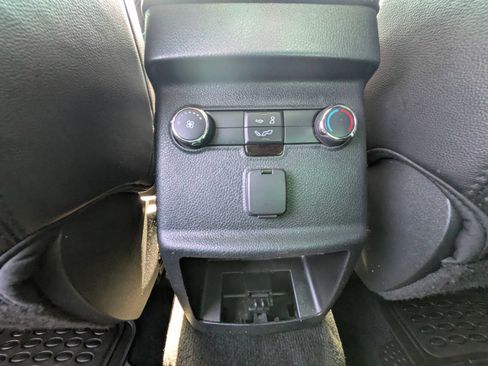 Used 2017 Ford Explorer XLT w/ Equipment Group 202A FWD image 21