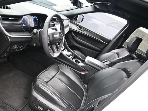 Used 2024 Jeep Grand Cherokee Limited w/ Luxury Tech Group II RWD image 18