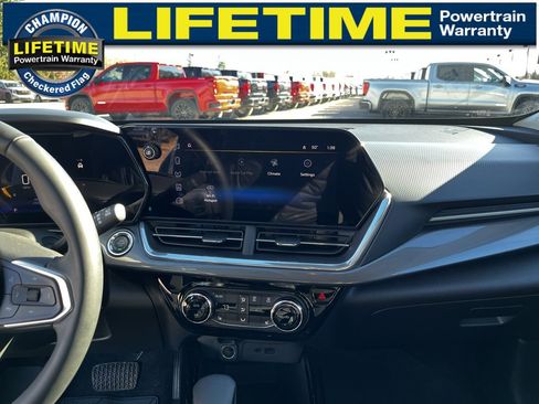 Used 2024 Chevrolet Trax ACTIV w/ Driver Confidence Package image 27