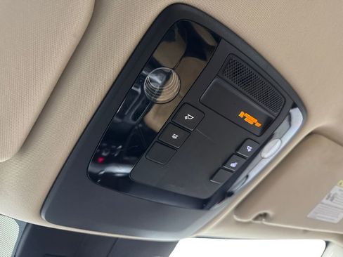 Used 2024 Kia Carnival LX FWD image 75