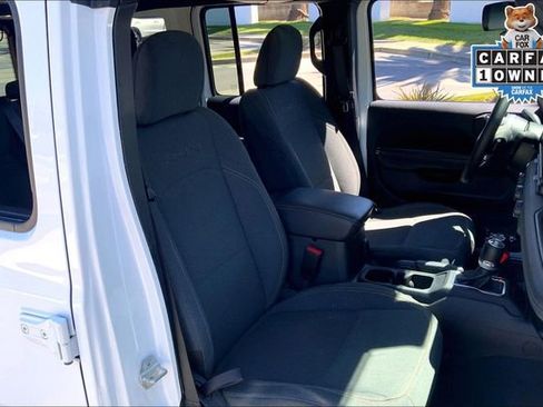Used 2024 Jeep Wrangler Unlimited Sahara AWD/4WD image 7