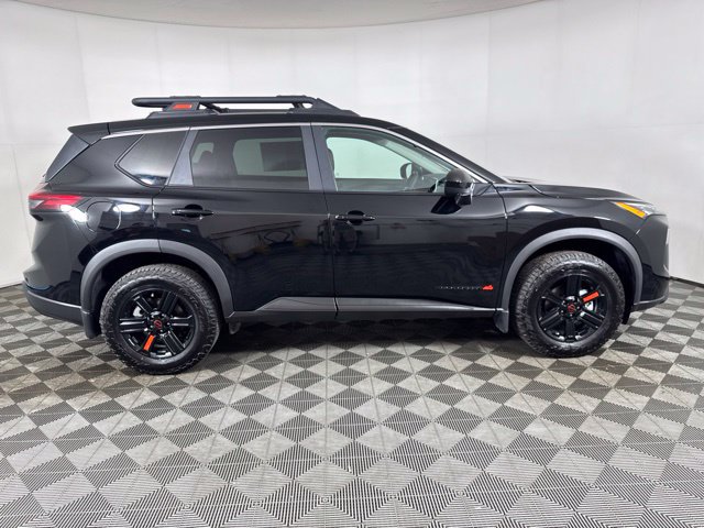 Used 2026 Nissan Rogue SV AWD/4WD image 2