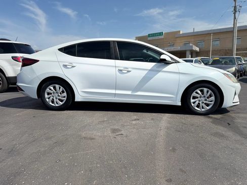 Used 2020 Hyundai Elantra SE w/ Cargo Package (C1) FWD image 2