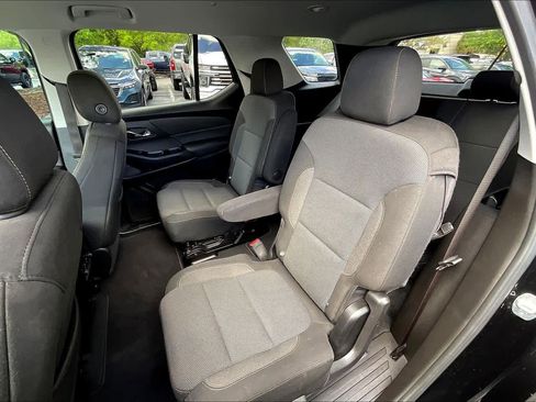 Used 2021 Chevrolet Traverse LT FWD image 25