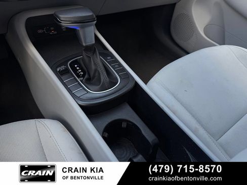 Used 2025 Hyundai Kona SEL FWD image 19