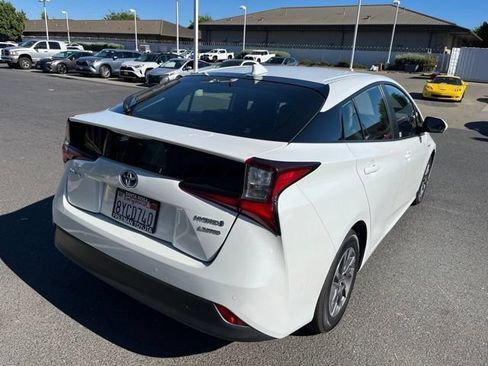 Used 2022 Toyota Prius Limited w/ Premium Convenience Package FWD image 5