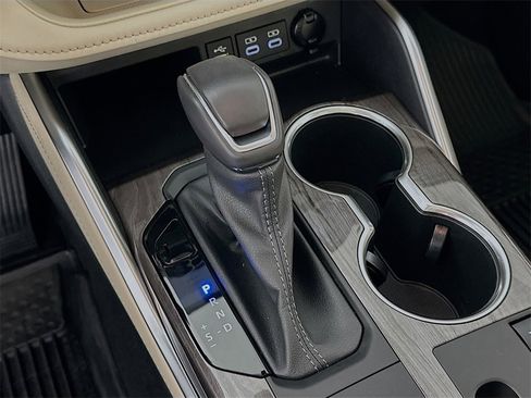 Used 2023 Toyota Highlander Platinum image 18