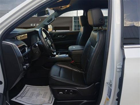 Used 2025 GMC Yukon XL Denali image 9