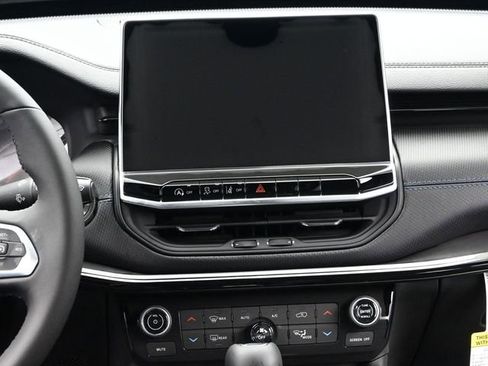New 2026 Jeep Compass Latitude w/ Sun and Sound Group AWD/4WD image 24