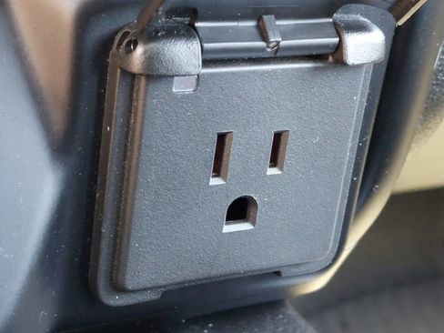 Used 2020 Chevrolet Silverado 1500 LTZ w/ LTZ Premium Package image 26