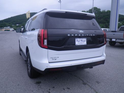 Certified 2025 Ford Expedition Active AWD/4WD image 4