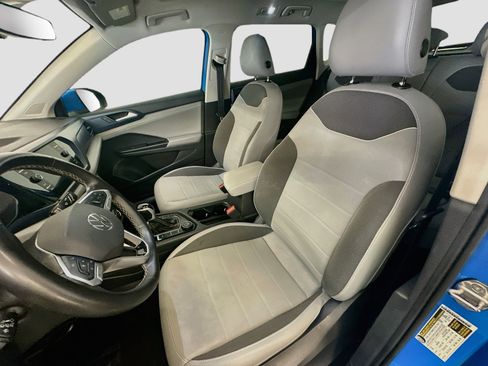 Used 2024 Volkswagen Taos SE AWD/4WD image 13