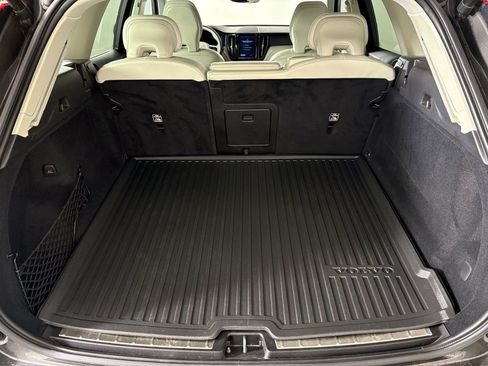 Used 2022 Volvo XC60 B5 Inscription w/ Advanced Package image 36