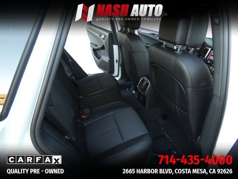 Used 2024 Porsche Macan AWD/4WD image 34