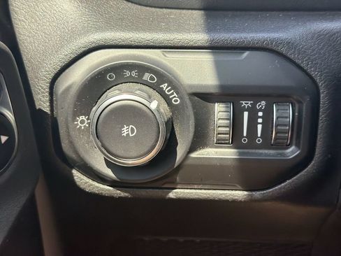 Used 2021 Jeep Wrangler Unlimited Sahara AWD/4WD image 18
