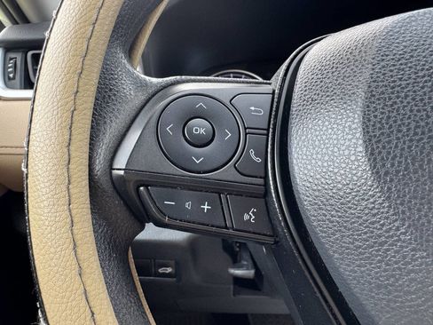 Used 2022 Toyota RAV4 XLE image 24