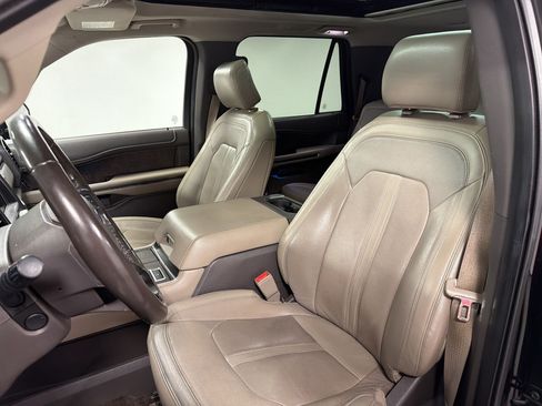 Used 2018 Ford Expedition Max Limited RWD image 4