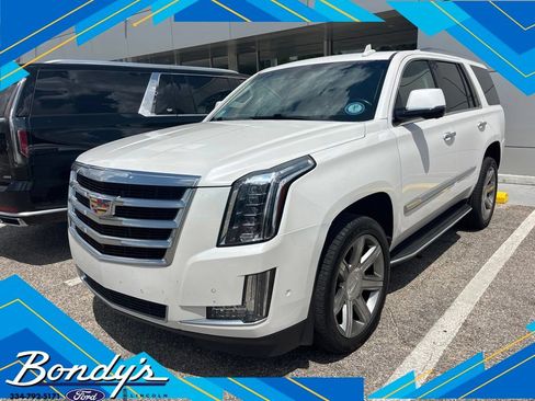 Used 2018 Cadillac Escalade Luxury RWD image 1