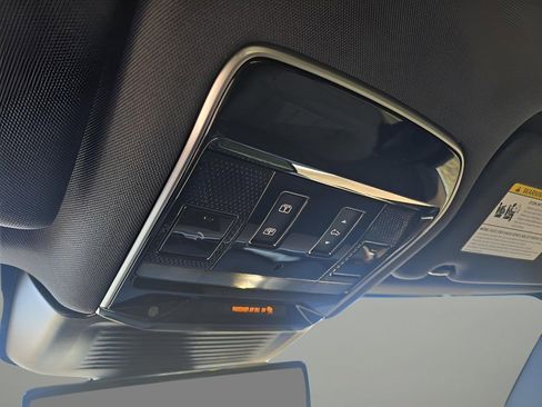 Used 2025 Land Rover Range Rover Sport Dynamic SE image 22