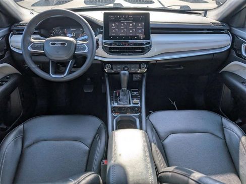 Used 2025 Jeep Compass Limited AWD/4WD image 3