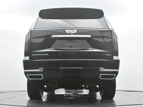 New 2026 Cadillac Escalade 4WD w/ LPO, Floor Liner Package image 18