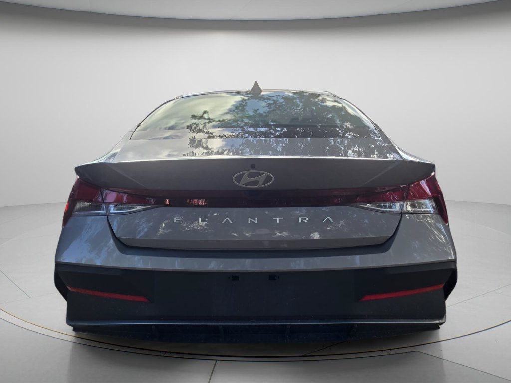 Used 2024 Hyundai Elantra SEL FWD image 6