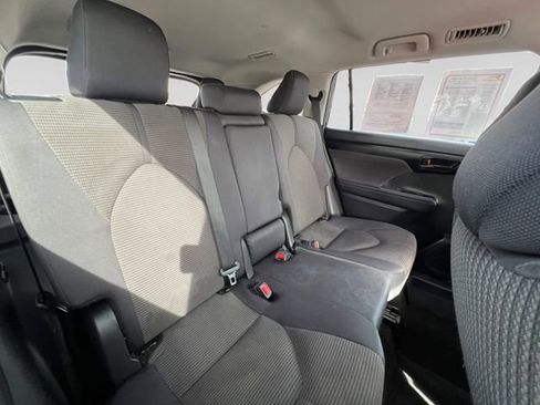 Certified 2025 Toyota Highlander LE FWD image 30