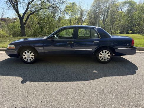 Used 2005 Mercury Grand Marquis LS RWD image 2