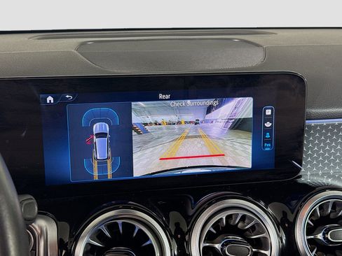 Used 2024 Mercedes-Benz GLB 250 image 19