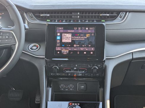 New 2025 Jeep Grand Cherokee Laredo X w/ Luxury Tech Group I image 17