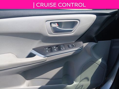 Used 2017 Toyota Camry SE FWD image 12