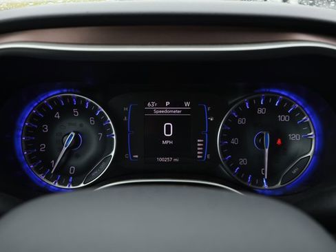 Used 2023 Chrysler Voyager LX image 11