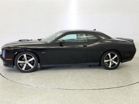 Used 2016 Dodge Challenger R/T RWD image 4