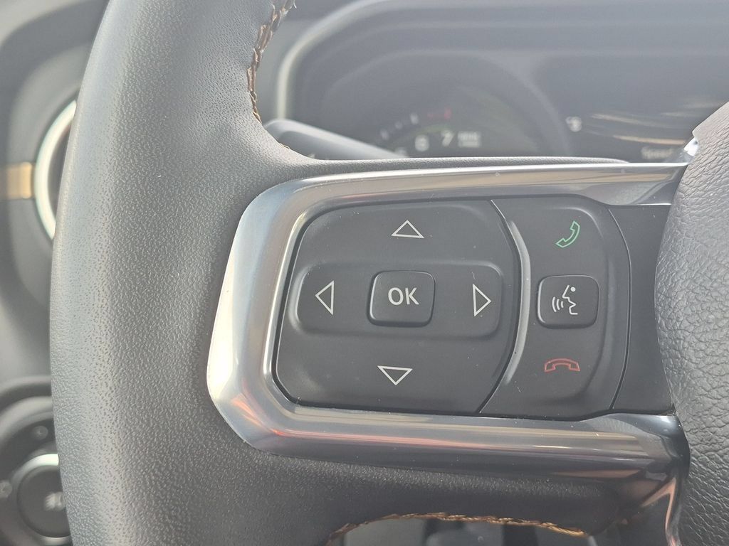 Used 2024 Jeep Wrangler Unlimited Sahara w/ Technology Group AWD/4WD image 27
